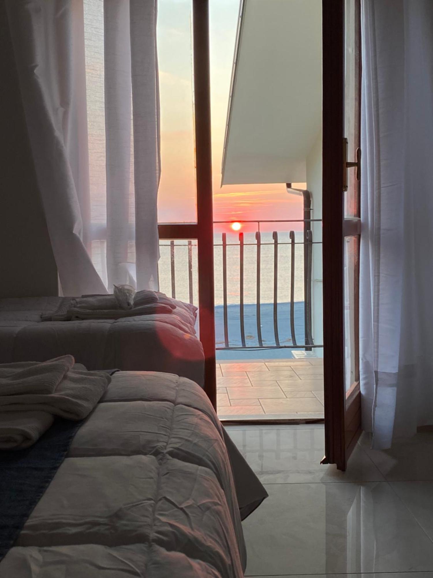 Vista Al Tramonto B&B Falerna Kültér fotó